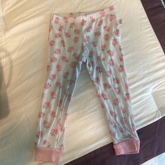 Strawberry Pajamas l 3T - Picture 8 of 13
